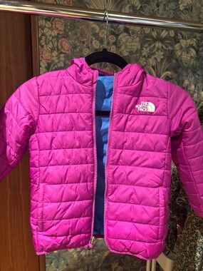 The North Face reversible Blue and Pink/purple Hooded Puffer - excellent cond